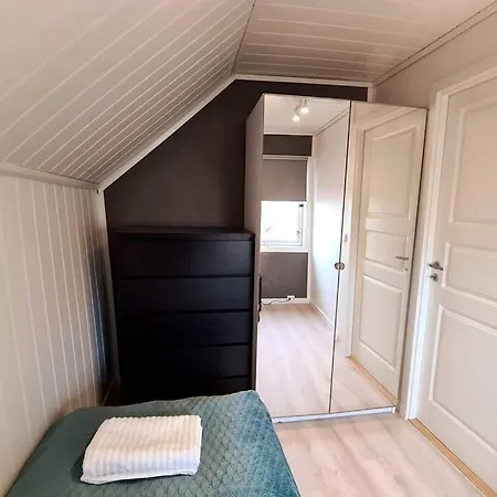 Beautiful 3-bedroom Near City Center Apartment